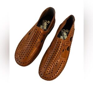 NWOT Rieker Antistress Closed Toe Brown Leather Laser Cut Sandals, New, size 9.5